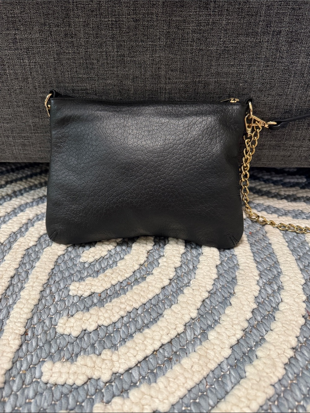 Lodis Black Pebbled Leather Convertible Crossbody Shoulder Bag Gold Chain NWT - Picture 2 of 4